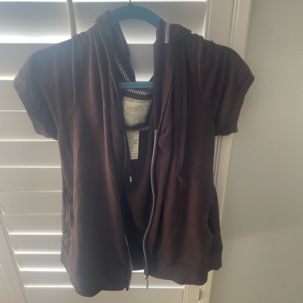 Brown short sleeve jacket from Green Tea